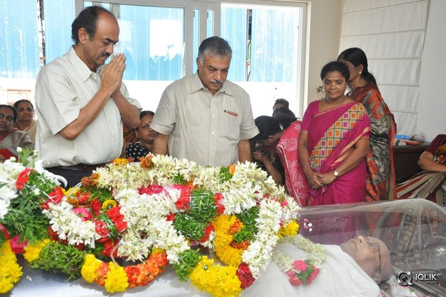 Celebs-Pay-Condolences-to-C-Narayana-Reddy